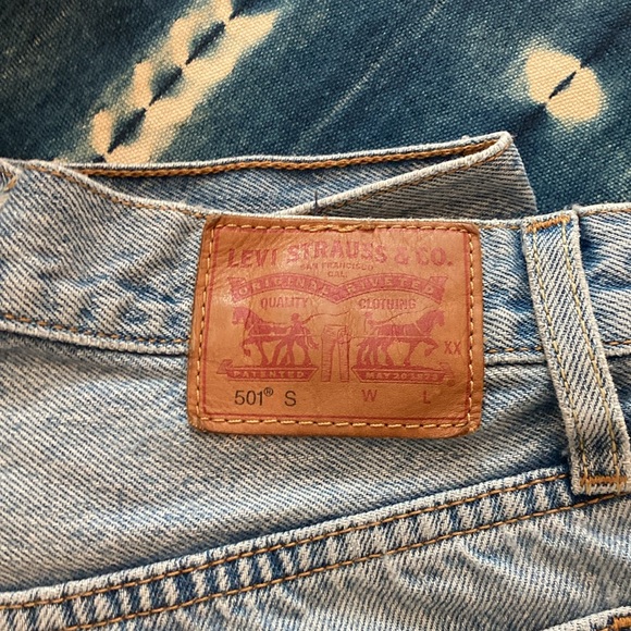 Distressed 501 Levi’s - Picture 3 of 8